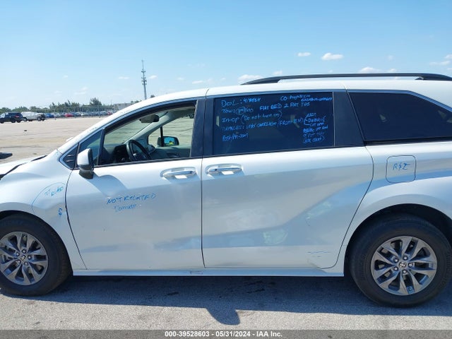 Toyota SIENNA XLE 2022 5TDYRKEC7NS084703 Image 15