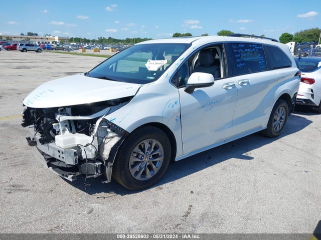 Toyota SIENNA XLE 2022 5TDYRKEC7NS084703 Image 2