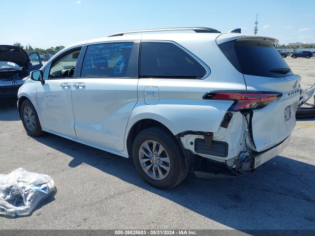 Toyota SIENNA XLE 2022 5TDYRKEC7NS084703 Image 3