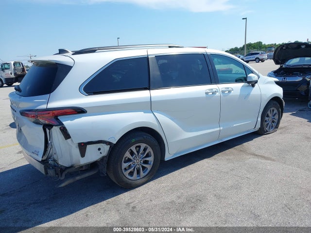 Toyota SIENNA XLE 2022 5TDYRKEC7NS084703 Image 4