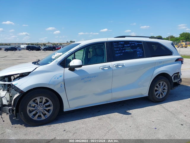 Toyota SIENNA XLE 2022 5TDYRKEC7NS084703 Image 6