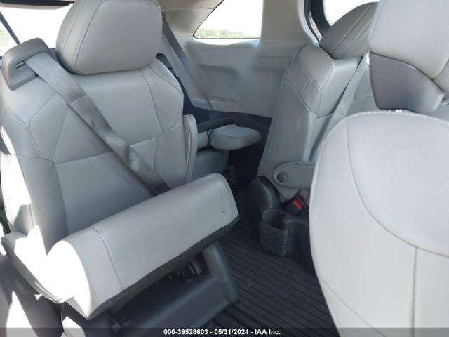 Toyota SIENNA XLE 2022 5TDYRKEC7NS084703 Image 8