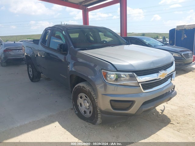2018 1GCHSBEAXJ1302904 main image