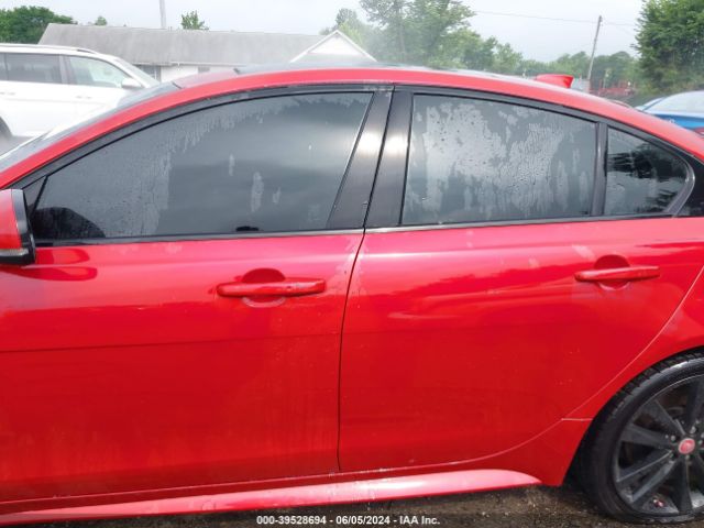 SAJAF4BV9HA960198 Jaguar Xe 35t R-sport