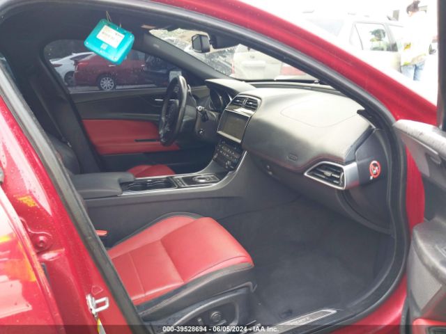 SAJAF4BV9HA960198 Jaguar Xe 35t R-sport