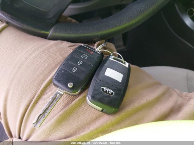KNAGM4A77F5602148 KIA Optima Lx
