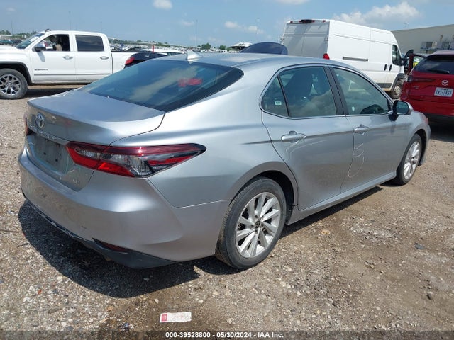 Toyota CAMRY LE 2022 4T1C11AK5NU637252 Image 4