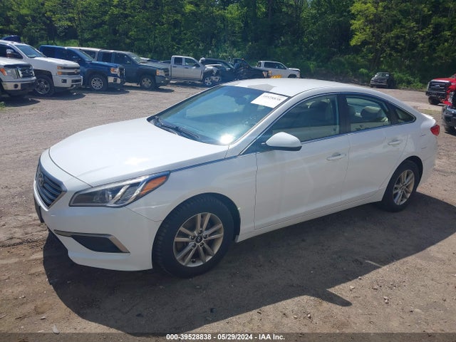 Hyundai SONATA SE 2016 5NPE24AF9GH285255 Image 2