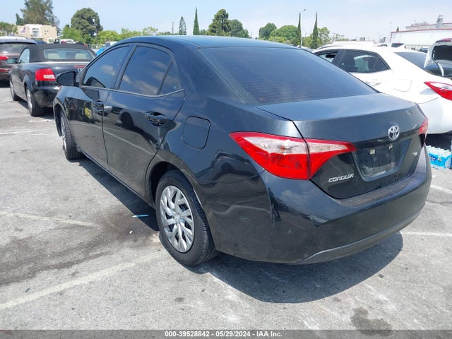 Toyota COROLLA LE 2018 5YFBURHE4JP783039 Image 3
