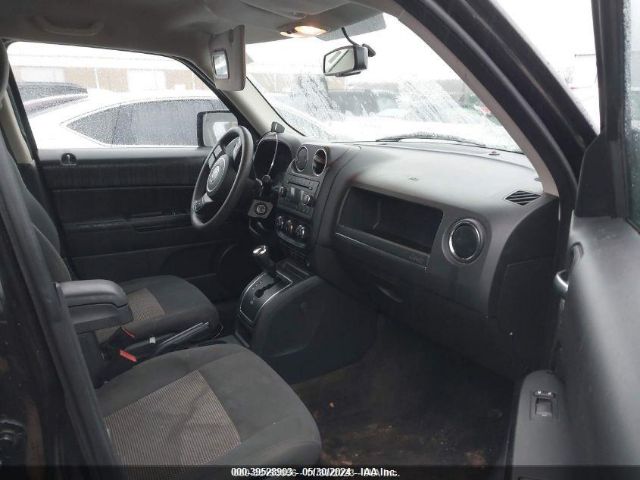1C4NJPBB2HD121028 Jeep Patriot Sport Fwd