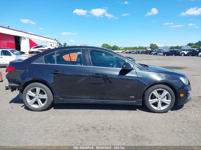 39528918 :رقم المزاد ، 1G1PE5SB3F7167277 vin ، 2015 Chevrolet Cruze 2lt Auto مزاد بيع
