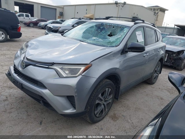 Toyota RAV4 LE 2018 2T3ZFREV3JW514226 Image 2