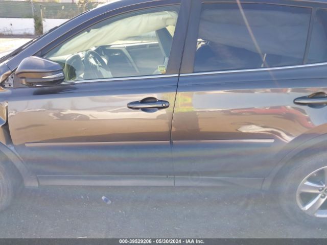 JTMRFREV5FJ031598 Toyota Rav4 Xle