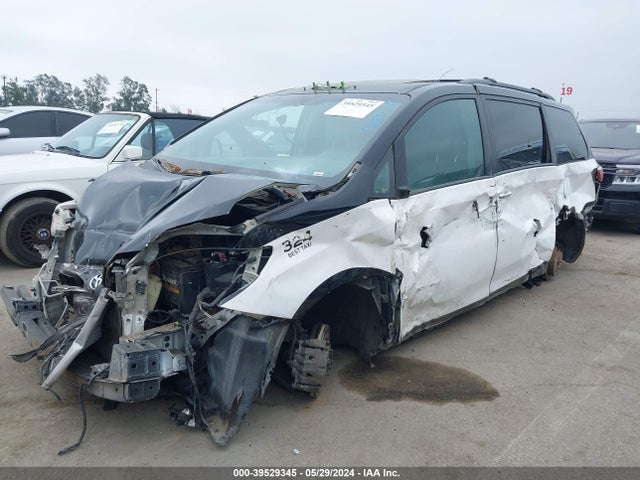 Toyota Sienna Xle 8 Passenger 2015 5TDYK3DC4FS683944 Image 2