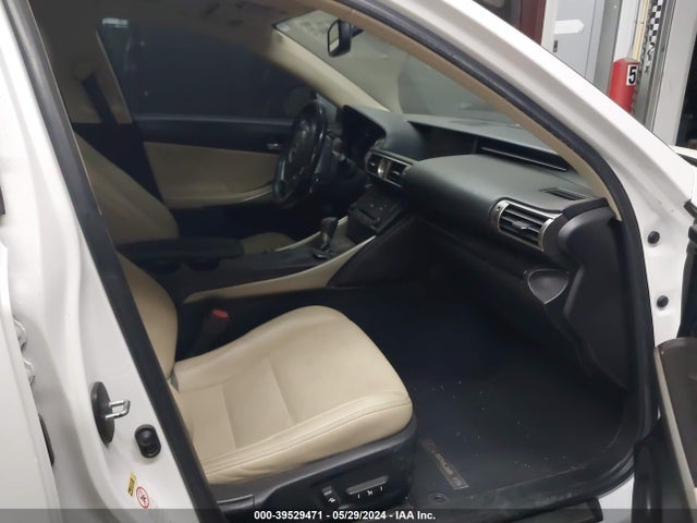 Lexus IS 250 2014 JTHBF1D21E5029749 Image 5