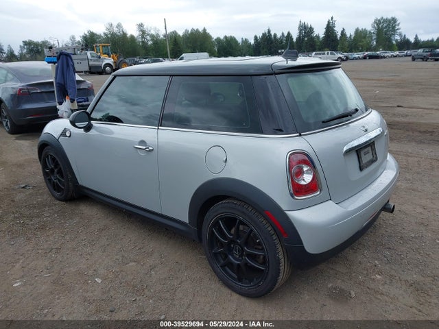 2012 MINI COOPER WMWSU3C54CT253957 Photo 2