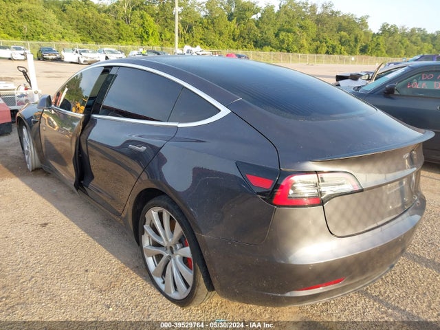 5YJ3E1EB5JF105814 Tesla Model 3 Long Range/performance