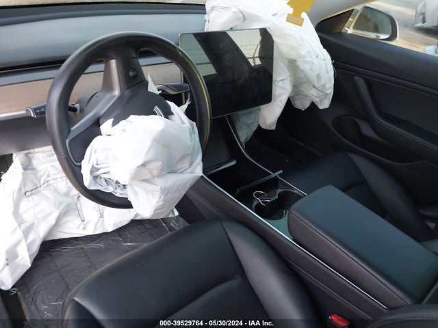 5YJ3E1EB5JF105814 Tesla Model 3 Long Range/performance