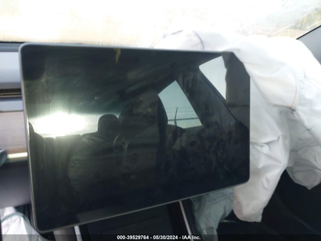 5YJ3E1EB5JF105814 Tesla Model 3 Long Range/performance