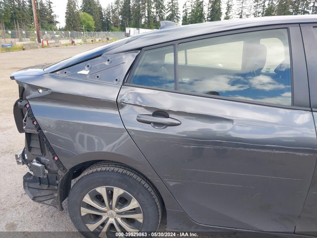 Toyota Prius Two 2017 JTDKBRFU1H3042916 Image 18