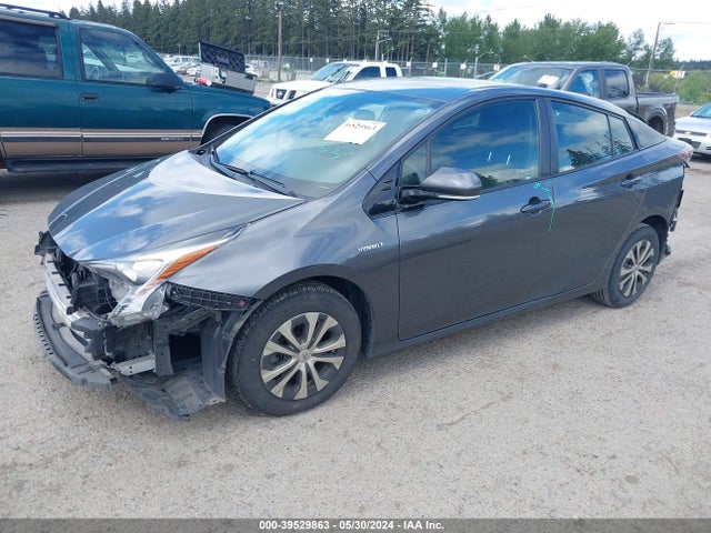 Toyota Prius Two 2017 JTDKBRFU1H3042916 Image 2