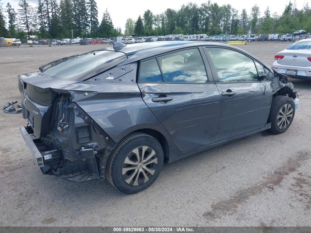 Toyota Prius Two 2017 JTDKBRFU1H3042916 Image 4