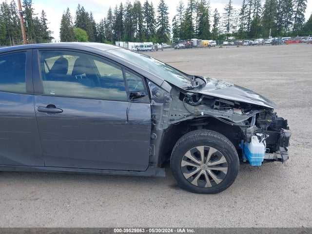 Toyota Prius Two 2017 JTDKBRFU1H3042916 Image 6