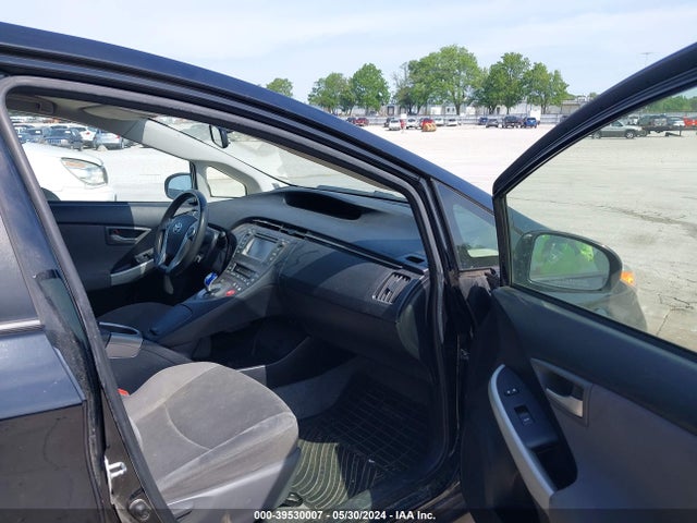 Toyota Prius Two 2015 JTDKN3DU5F1954240 Image 5