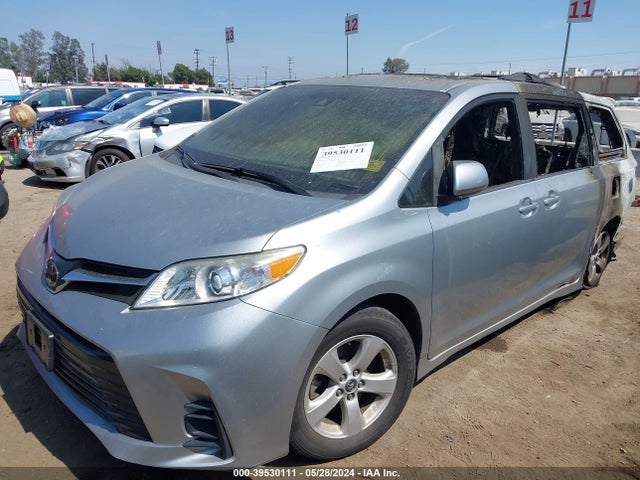 Toyota Sienna Le 8 Passenger 2019 5TDKZ3DC7KS977009 Image 2
