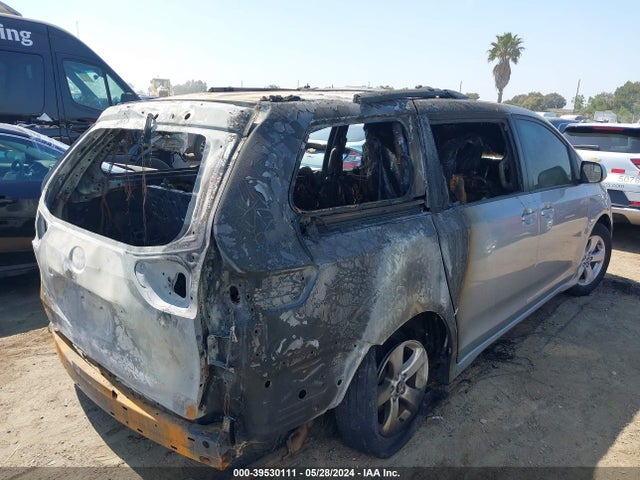Toyota Sienna Le 8 Passenger 2019 5TDKZ3DC7KS977009 Image 4