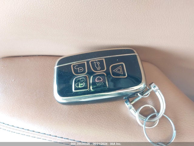 2016 JAGUAR XJ SAJWA2G78G8V94162 Photo 10