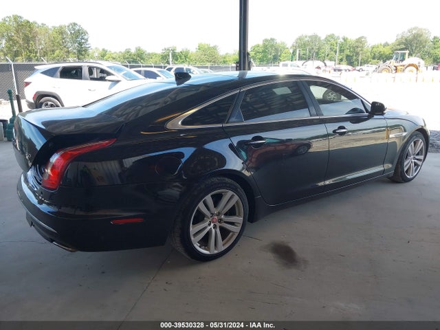 2016 JAGUAR XJ SAJWA2G78G8V94162 Photo 3