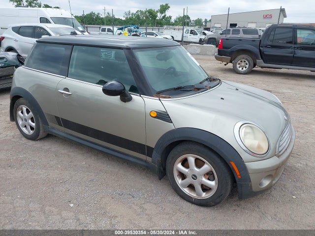 2008 MINI COOPER WMWMF335X8TU67782 Photo 0