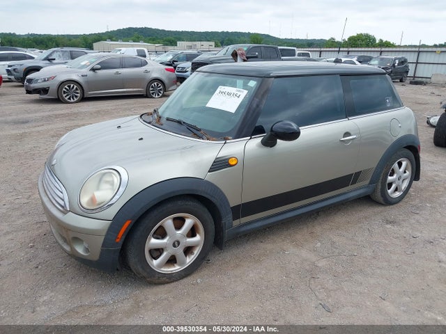 2008 MINI COOPER WMWMF335X8TU67782 Photo 1