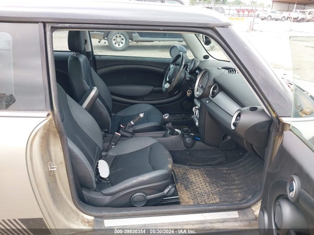 2008 MINI COOPER WMWMF335X8TU67782 Photo 4