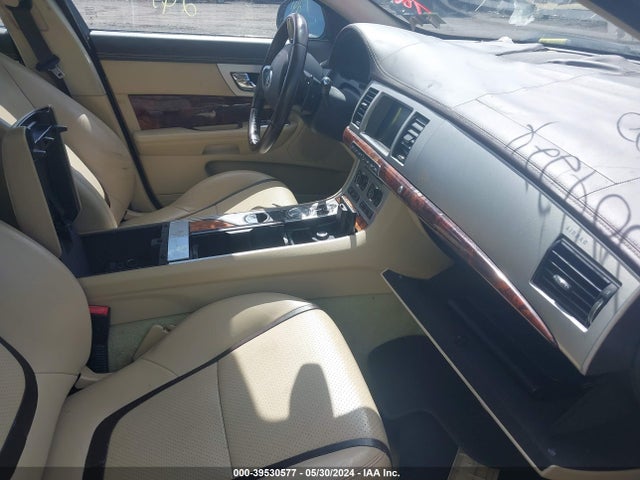 2013 JAGUAR XF SAJWJ0EF1D8S86728 Photo 4