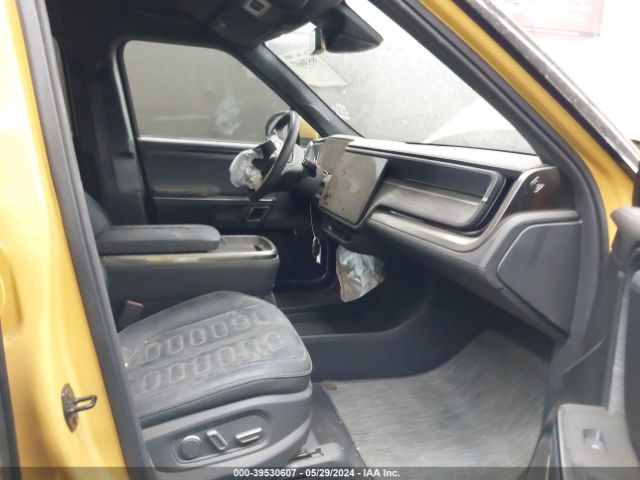 7PDSGABA1PN013037 Rivian R1s Adventure
