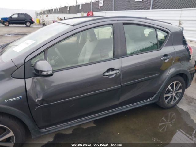 JTDKDTB38J1614182 Toyota Prius C One
