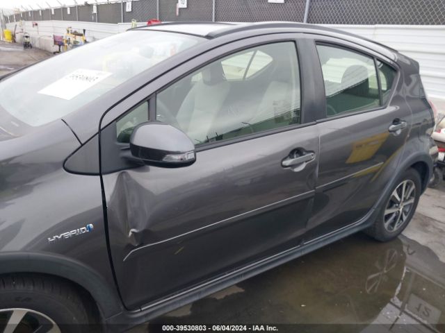 JTDKDTB38J1614182 Toyota Prius C One