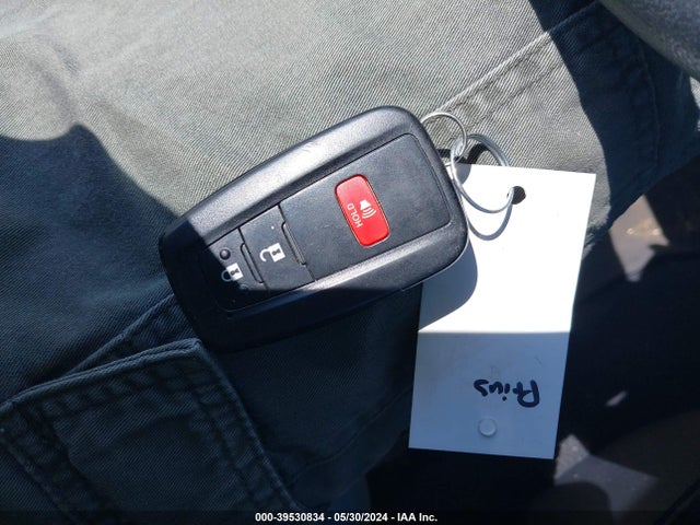 Toyota Prius Two 2017 JTDKBRFU1H3055018 Image 11