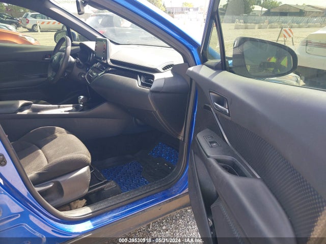 JTNKHMBX7K1015798 Toyota C-HR LE