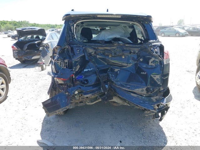 Toyota Rav4 Xle 2018 2T3WFREV5JW468482 Image 17