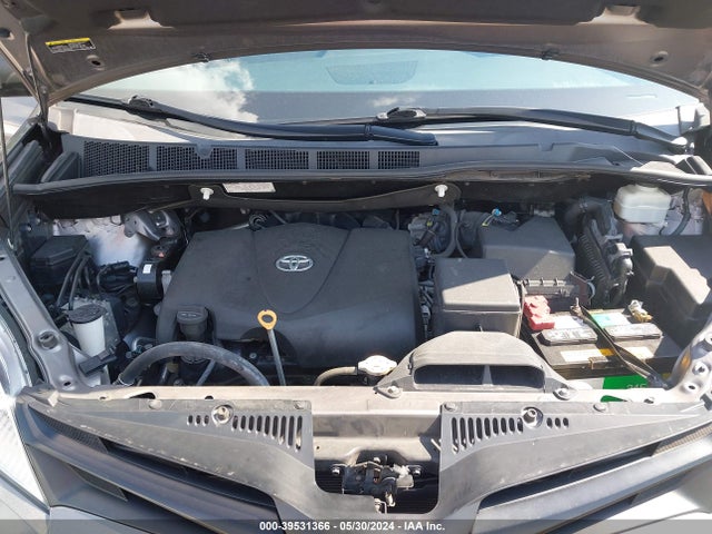 Toyota Sienna L 7 Passenger 2019 5TDZZ3DC3KS005731 Image 10