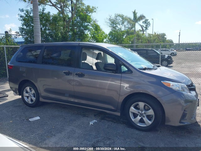 Toyota Sienna L 7 Passenger 2019 5TDZZ3DC3KS005731 Image 13