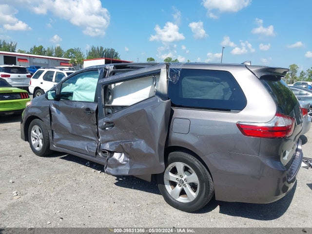 Toyota Sienna L 7 Passenger 2019 5TDZZ3DC3KS005731 Image 14