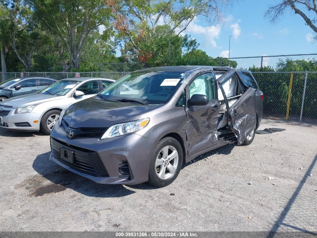 Toyota Sienna L 7 Passenger 2019 5TDZZ3DC3KS005731 Image 2