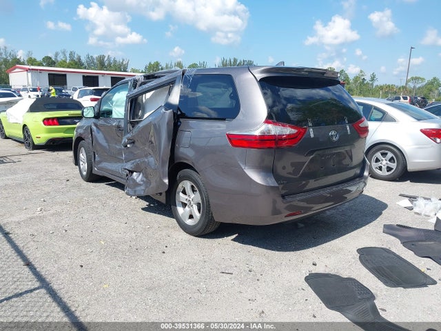 Toyota Sienna L 7 Passenger 2019 5TDZZ3DC3KS005731 Image 3