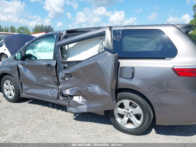 Toyota Sienna L 7 Passenger 2019 5TDZZ3DC3KS005731 Image 6