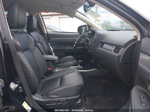 JA4AD3A39KZ038919 Mitsubishi Outlander Se