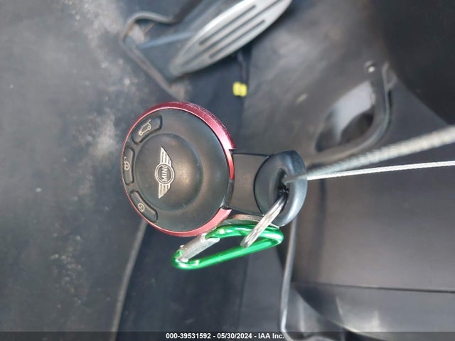 2010 MINI COOPER S WMWMF7C55ATX45193 Photo 10